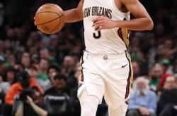 LOL赛事-包含开拓者主场大胜猛龙，麦科勒姆独得分的词条