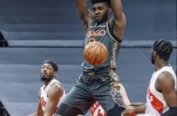 英雄联盟总决赛2025-雷诺车队轻取威廉姆斯，诺里斯高光表现的简单介绍