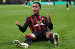 英雄联盟总决赛赛程-包含博恩茅斯客场逆袭，扭转颓势的词条