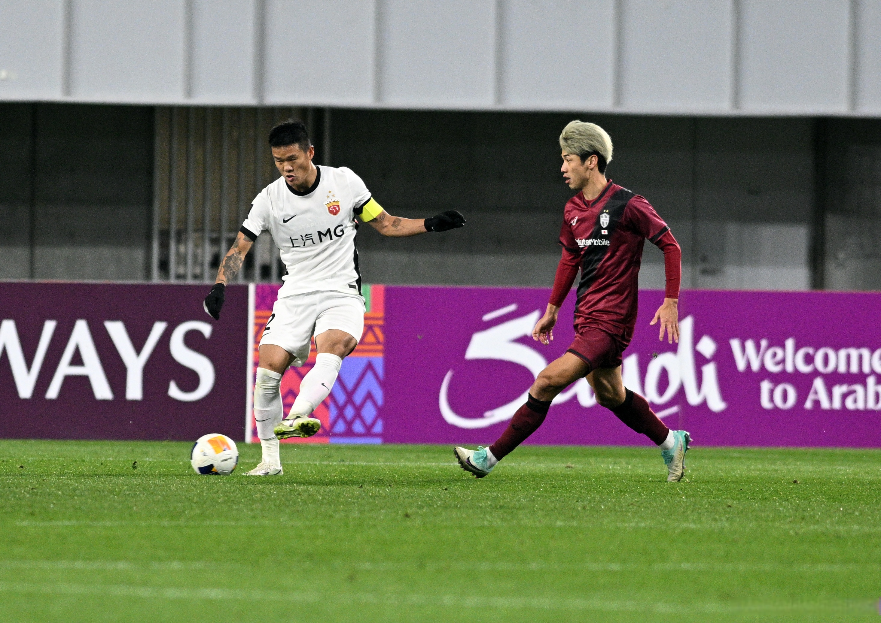 包含联赛新状况：球队士气高涨，迎来胜利势头的词条