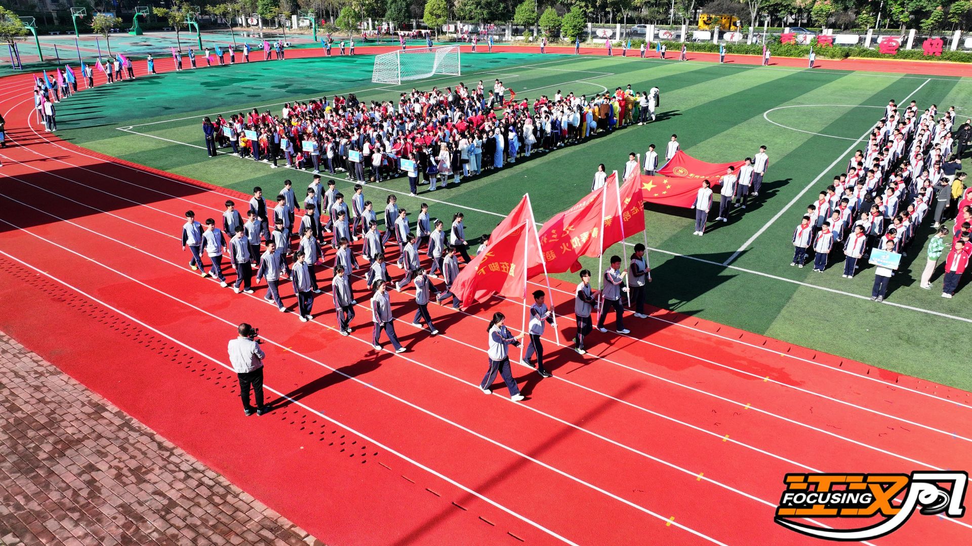 竞技场上的豪情壮志令人感动