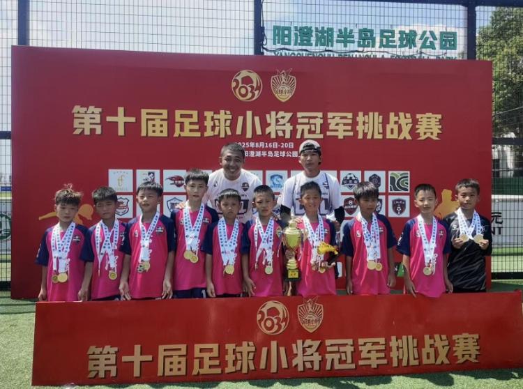 国内足球俱乐部在国际大赛中闪耀登场