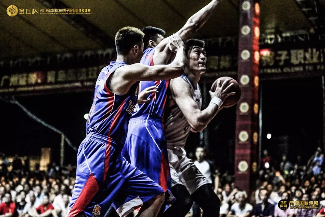 一场经典之战！英雄联盟点燃球迷热情的简单介绍