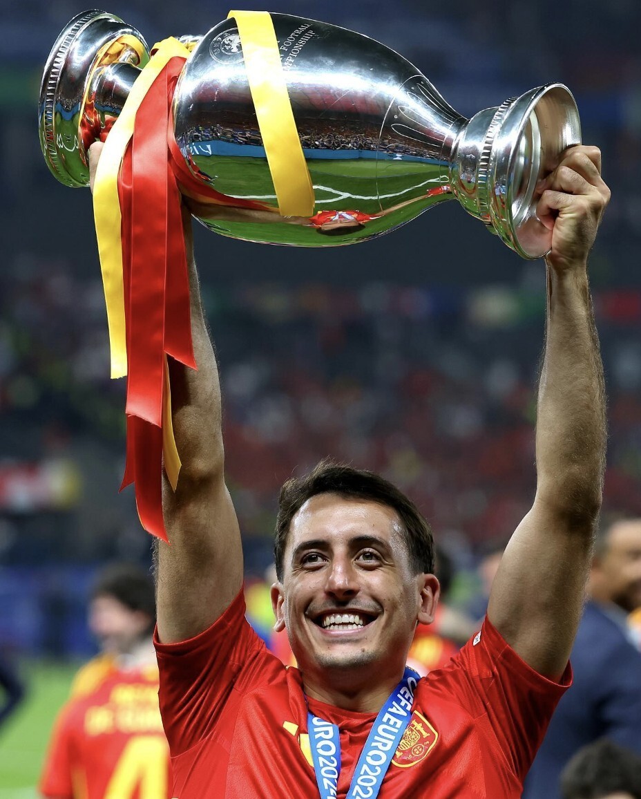 乌克兰险胜西班牙，奥亚尔萨瓦尔带队取胜