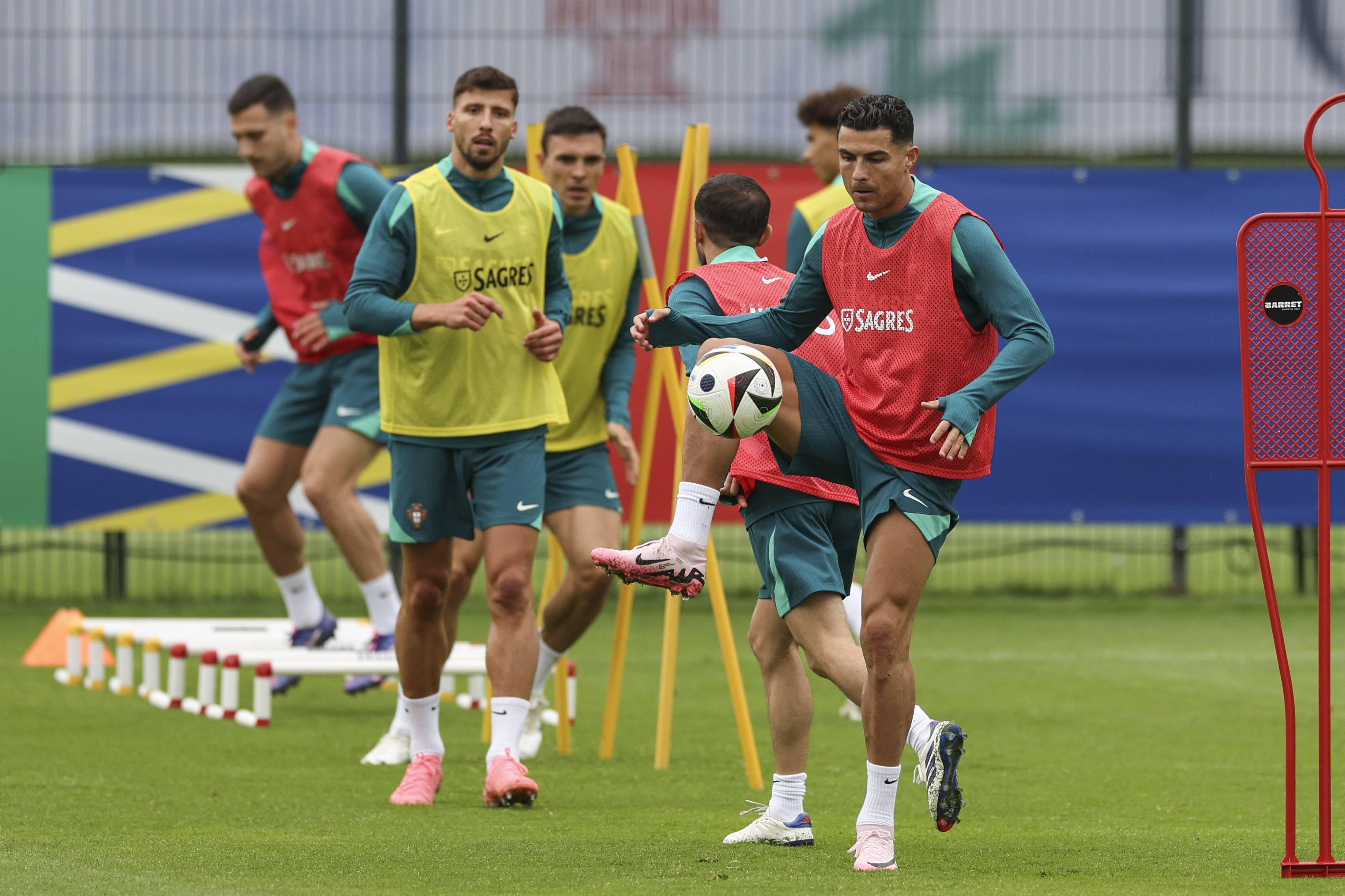 科特迪瓦球员备战欧锦赛冠军之争 科特迪瓦球员备战欧锦赛冠军之争