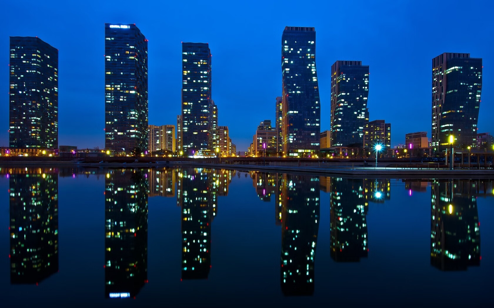 足球场与政治舞台，洪都拉斯的征服与赖斯的表演时刻