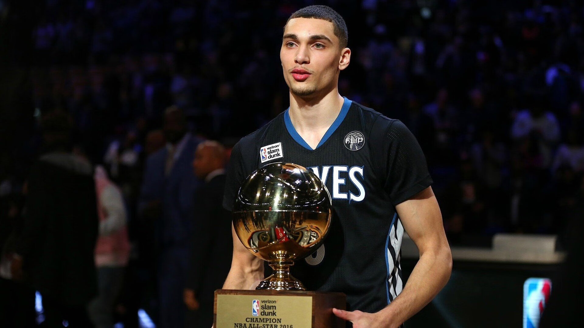 当利拉德戴上京剧脸谱，北京队奇幻夜战奇才的年度焦点