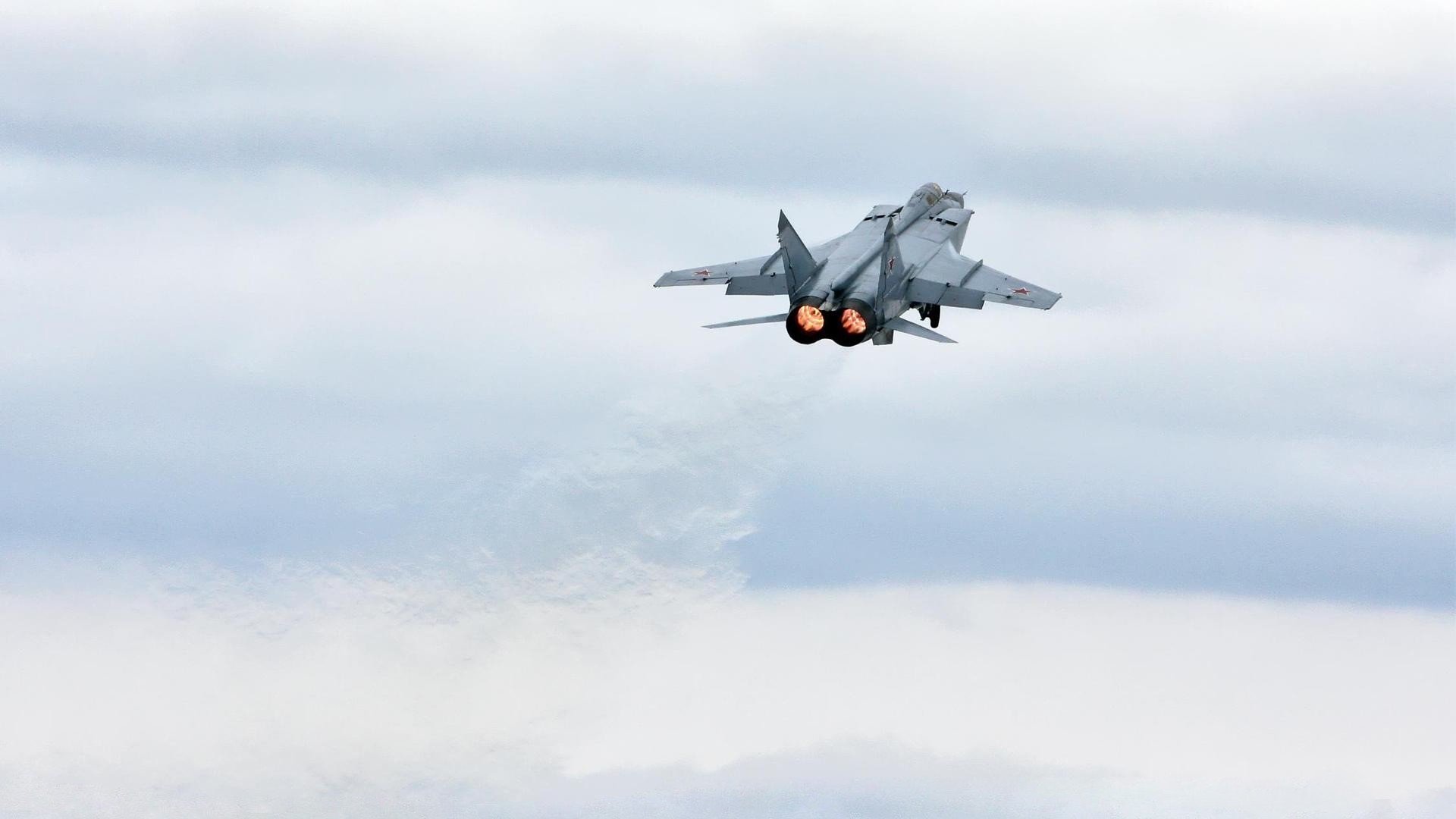 瞬间永恒，当尼斯单节击溃利物浦，阿克在东决封神—论体育史上的不可复制时刻