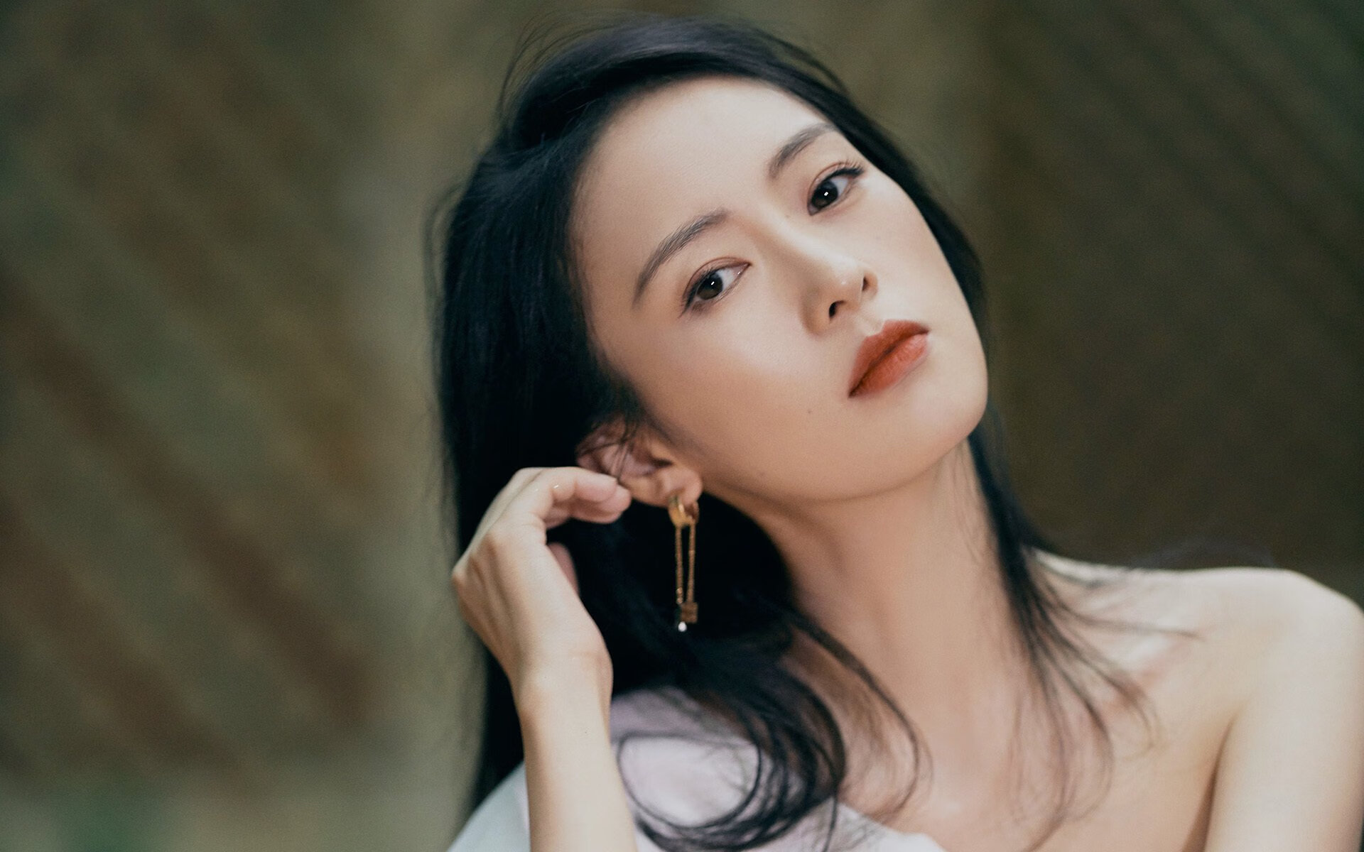 橙衣与战车的裂缝中，何以绽放瑞典神塔的焰火？