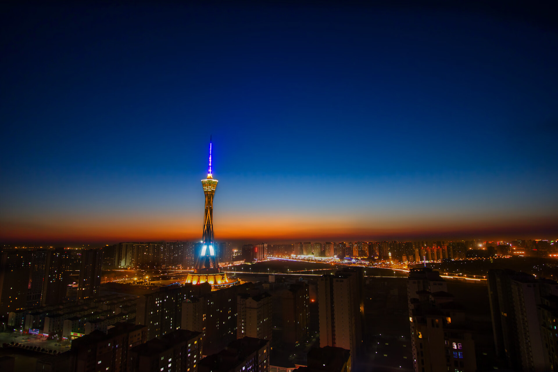 蓝衣军团的铁壁与三狮之星的锋芒，一场被唯一定义的世界杯生死战