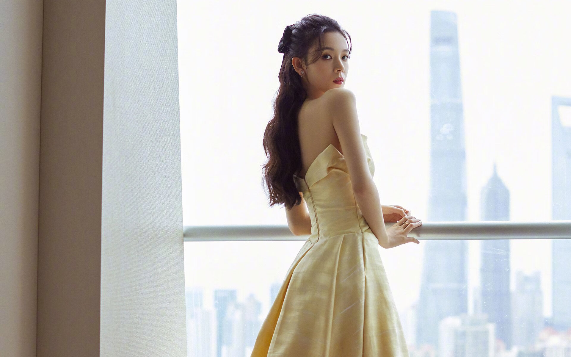这是一篇围绕您提供关键词创作的文章。为了突出唯一性,我采用了 决定性瞬间 打破历史魔咒)作为核心叙事逻辑,并将坎塞洛带队取胜从大牌球星重新定义为边路司令塔的战术价值